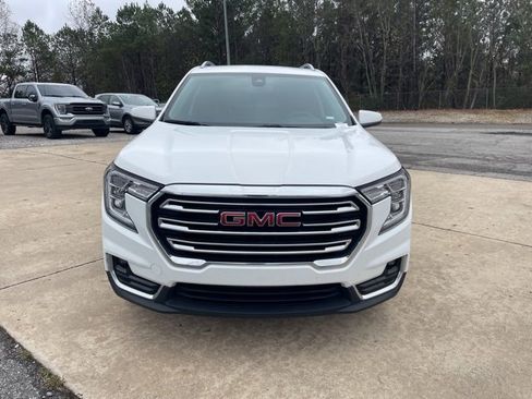 Used 2024 GMC Terrain SLT image 2