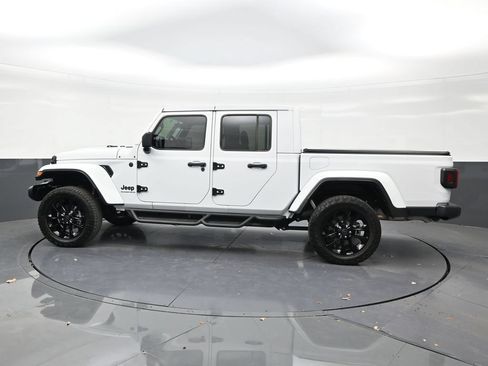 Used 2025 Jeep Gladiator Sport AWD/4WD image 2