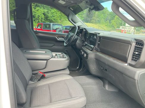 Used 2023 Chevrolet Silverado 1500 RST AWD/4WD image 16