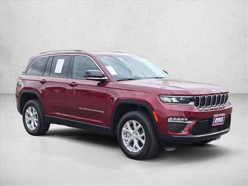 Used 2023 Jeep Grand Cherokee Limited AWD/4WD image 3