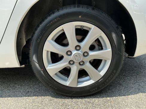 Used 2010 MAZDA MAZDA3 i Touring FWD image 10