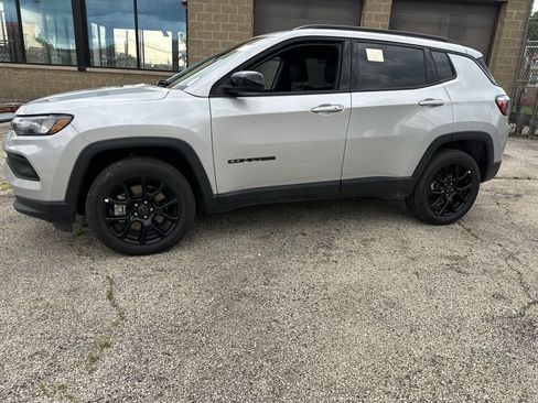 Used 2026 Jeep Compass Latitude AWD/4WD image 4