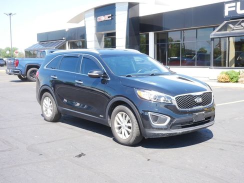 Used 2017 Kia Sorento AWD w/ LX Convenience Package image 2