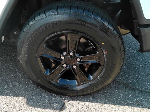 Used 2019 Jeep Wrangler Unlimited Sahara AWD/4WD image 26