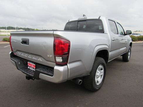 Used 2022 Toyota Tacoma SR image 6