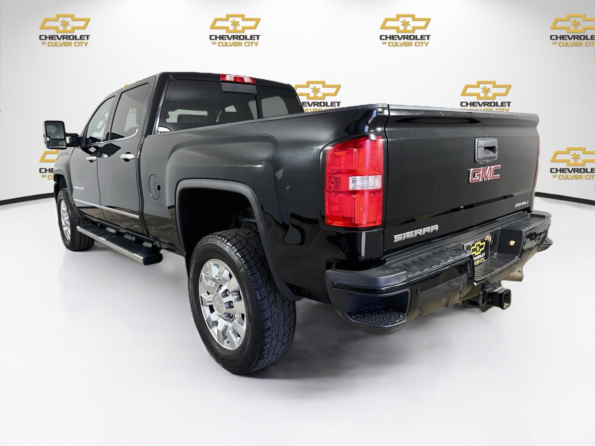 Used 2018 GMC Sierra 2500 Denali w/ Duramax Plus Package AWD/4WD image 6