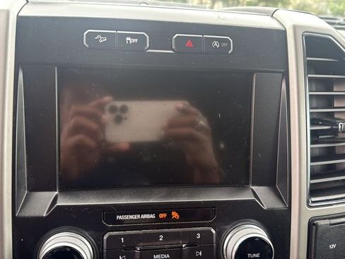 Used 2019 Ford F150 Lariat w/ Equipment Group 502A Luxury image 19