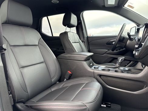 Used 2023 Chevrolet Traverse RS image 26