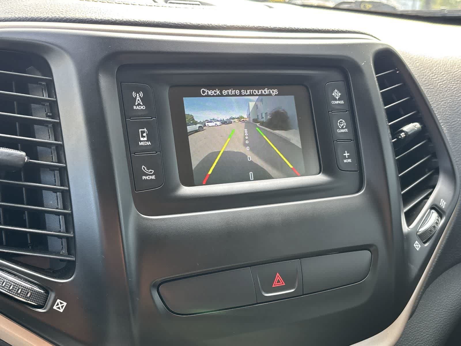 Used 2018 Jeep Cherokee Latitude w/ Altitude Package AWD/4WD image 20