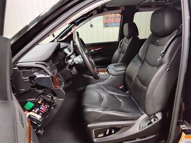 Used 2019 Cadillac Escalade Luxury AWD/4WD image 10