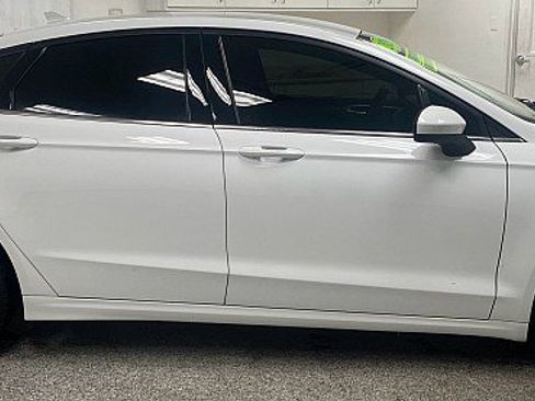 Used 2020 Ford Fusion SE image 4