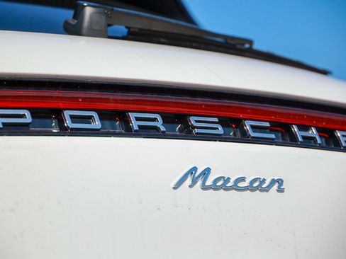 Used 2026 Porsche Macan AWD/4WD image 14