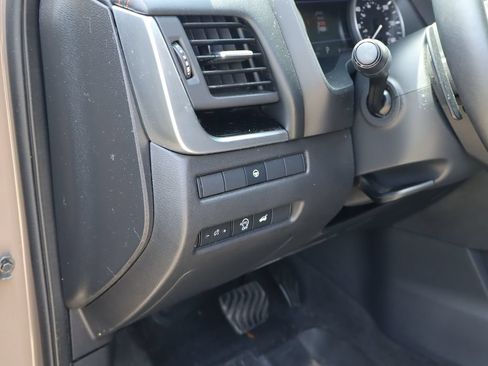 Used 2025 Nissan Rogue SV AWD/4WD image 22