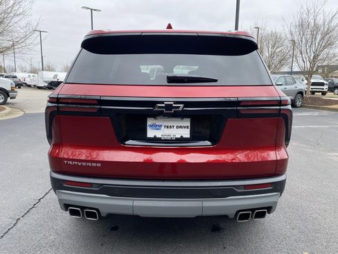 Used 2026 Chevrolet Traverse LT image 8