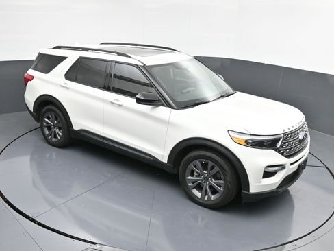 Used 2023 Ford Explorer XLT w/ Equipment Group 202A image 28