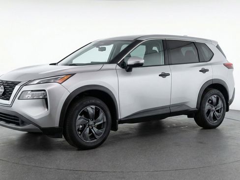 Used 2025 Nissan Rogue SV image 3