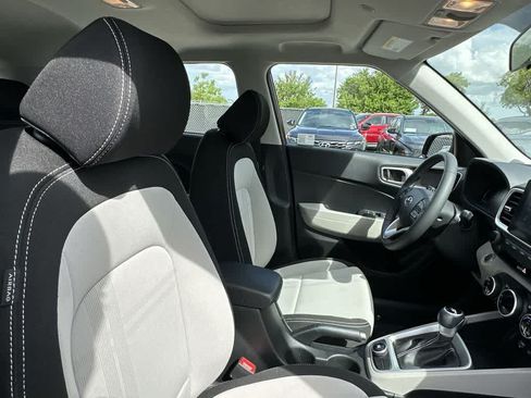 Used 2025 Hyundai Venue SEL FWD image 13