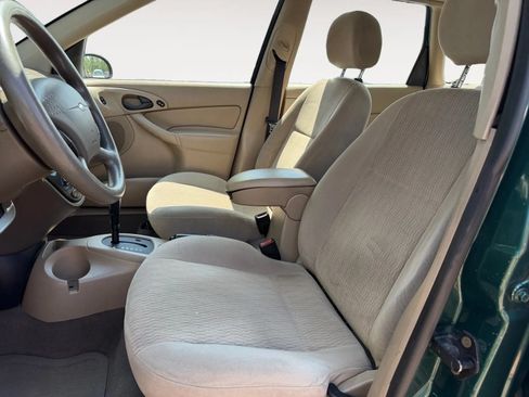 Used 2000 Ford Focus SE FWD image 10
