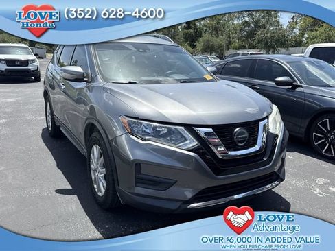Used 2019 Nissan Rogue SV FWD image 1