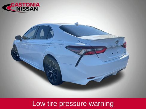 Used 2022 Toyota Camry SE image 10