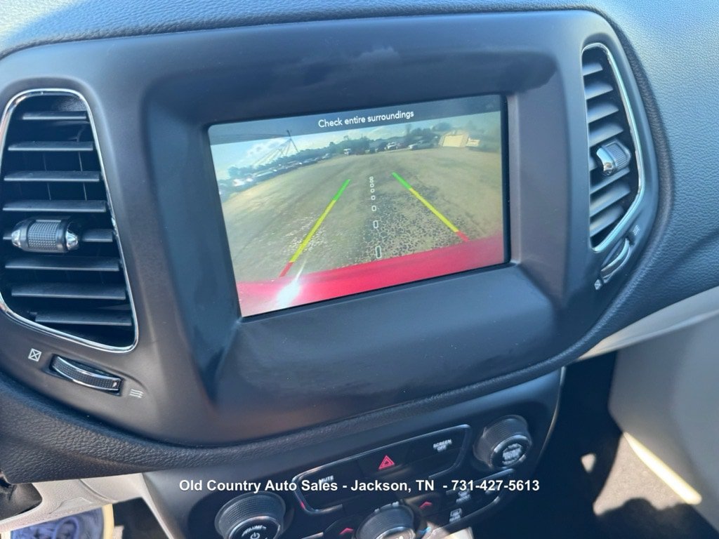 Used 2019 Jeep Compass Latitude FWD image 32
