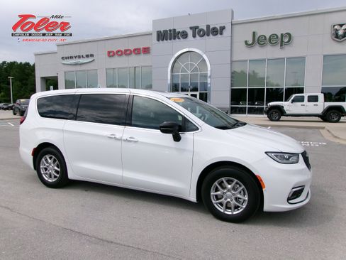 New 2026 Chrysler Pacifica Select image 1