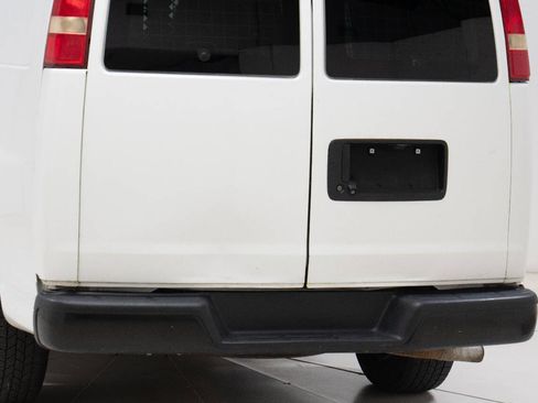 Used 2013 Chevrolet Express 1500 RWD image 14