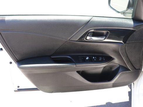 Used 2015 Honda Accord Sport image 10
