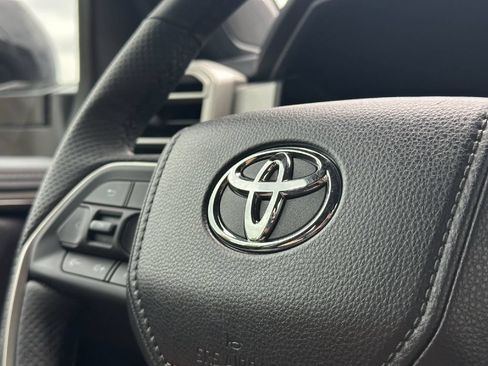 Used 2025 Toyota Tundra Limited AWD/4WD image 32