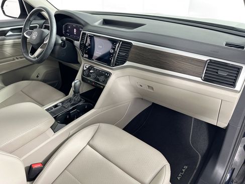 Used 2023 Volkswagen Atlas SE image 29