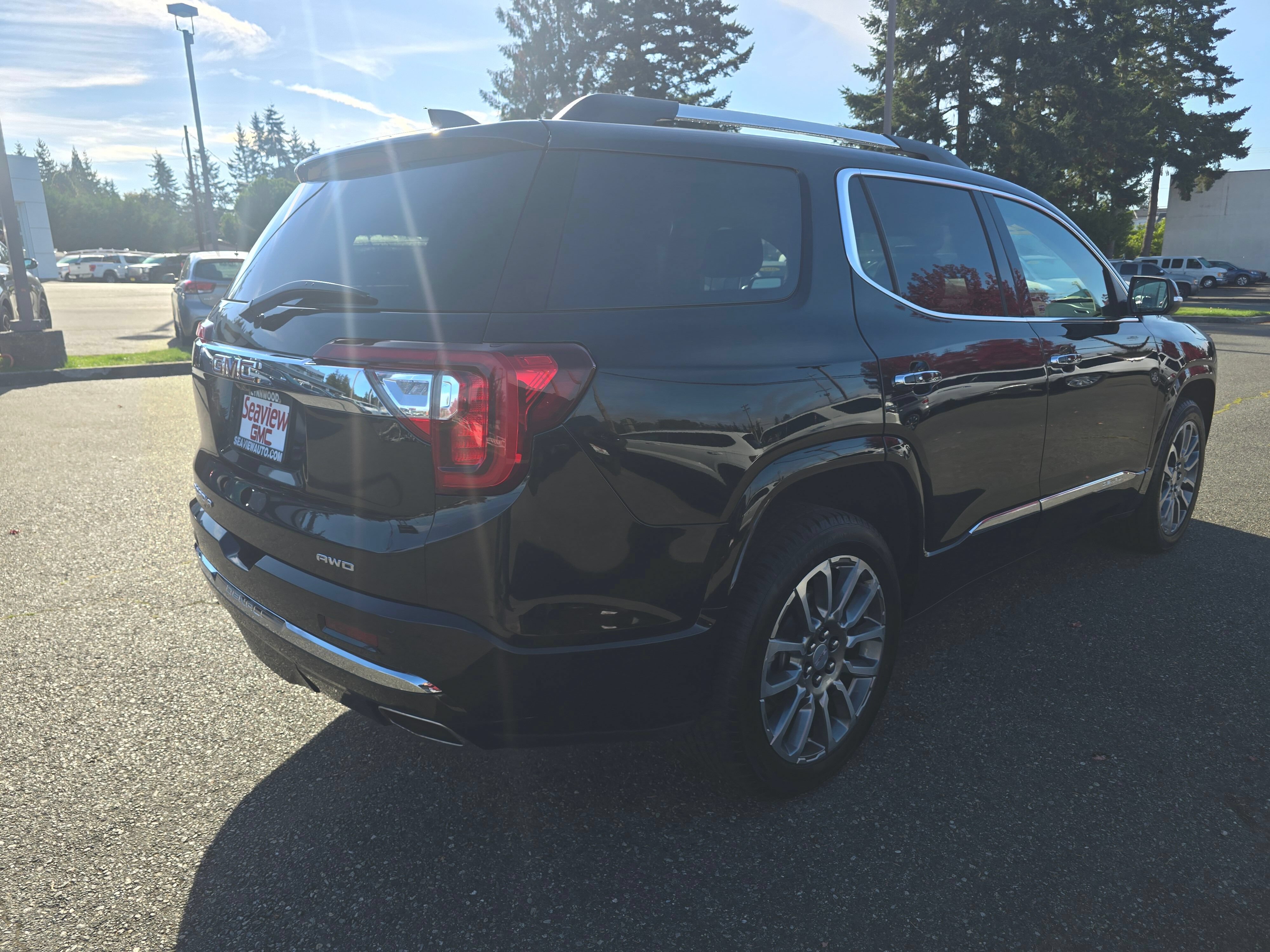 Used 2022 GMC Acadia Denali w/ Denali Ultimate Package AWD/4WD image 7