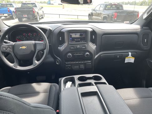 Used 2025 Chevrolet Silverado 1500 Custom image 15