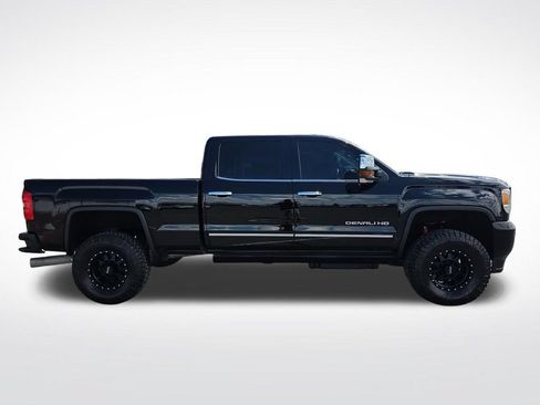 Used 2015 GMC Sierra 2500 Denali w/ Duramax Plus Package AWD/4WD image 10