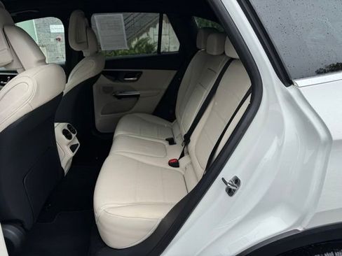 Used 2026 Mercedes-Benz GLC 300 4MATIC image 12