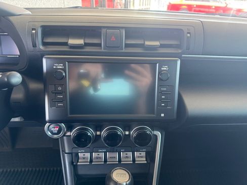 Used 2024 Toyota GR86 CAR image 12