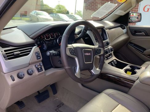 Used 2018 GMC Yukon XL SLT w/ Open Road Package AWD/4WD image 19