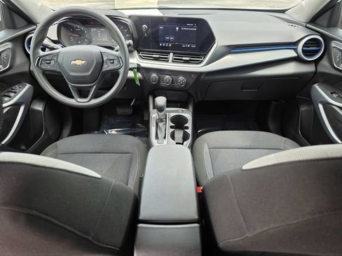 Used 2025 Chevrolet Trax LS w/ LS Convenience Package FWD image 13