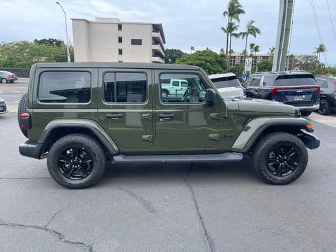 Used 2023 Jeep Wrangler Unlimited Sahara AWD/4WD image 7