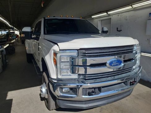 Used 2018 Ford F350 Lariat w/ Lariat Ultimate Package AWD/4WD image 2