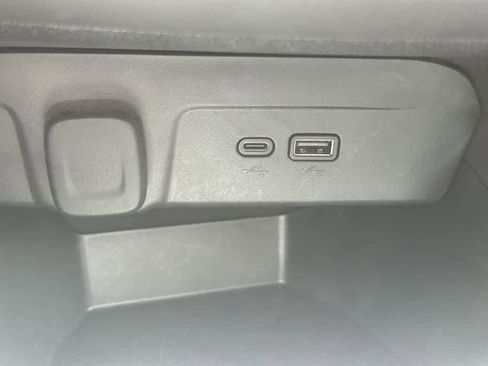 Used 2024 Chevrolet Trax RS FWD image 25