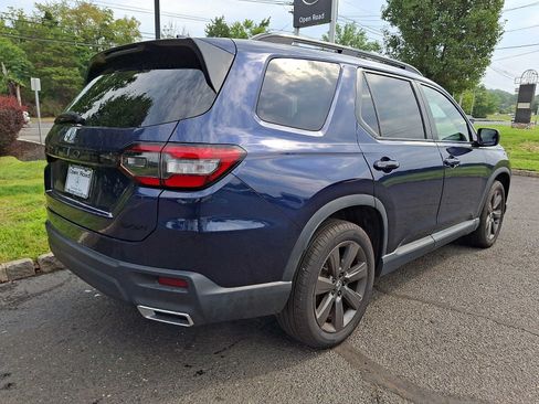 Used 2025 Honda Pilot Sport image 6
