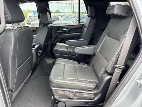 Used 2025 GMC Yukon Denali AWD/4WD image 14