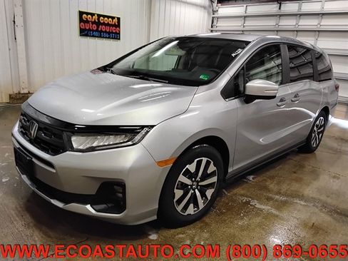 Used 2025 Honda Odyssey EX-L image 4