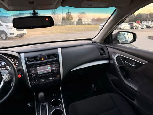 Used 2013 Nissan Altima 3.5 SV image 23