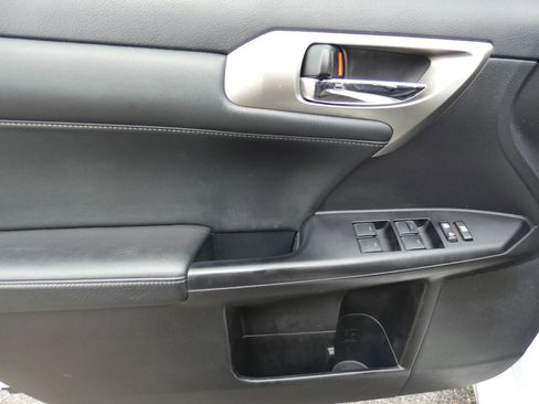 Used 2015 Lexus CT 200h image 57