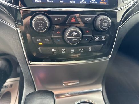 Certified 2021 Jeep Grand Cherokee Limited AWD/4WD image 17