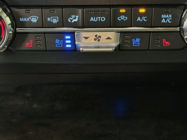 Certified 2022 Ford F250 Lariat w/ Tremor Off-Road Package AWD/4WD image 24