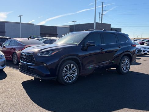 Used 2023 Toyota Highlander Platinum image 6