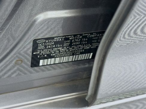 Used 2025 Genesis G70 2.5T RWD image 12