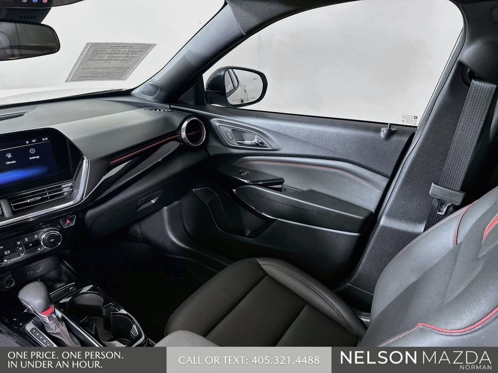 Used 2026 Chevrolet Trax RS w/ Sunroof Package FWD image 25